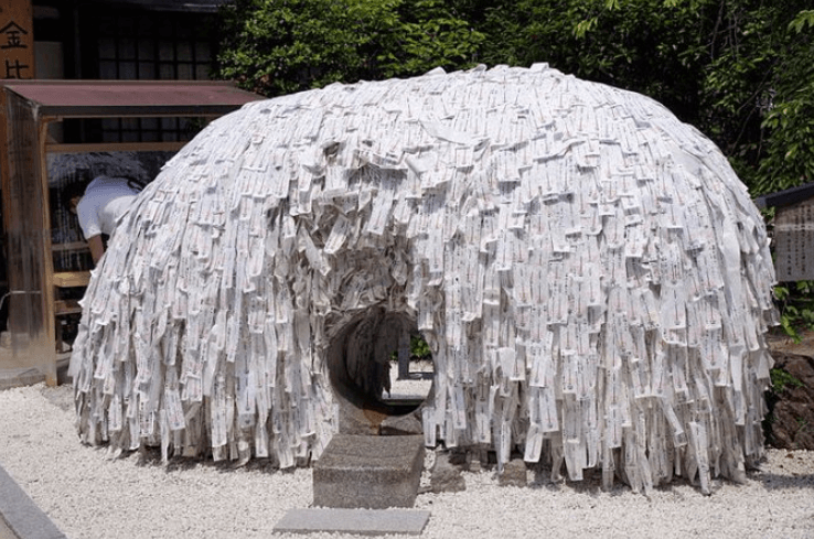 京都　安井金毘羅宮の縁切り縁結びの碑